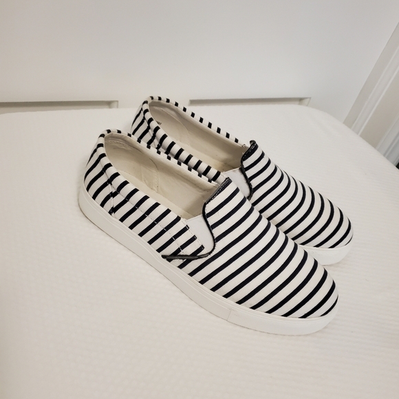 MIA Black & White Striped Loafers Size 10, casual, beachwear, preppy - Picture 2 of 12